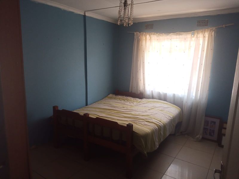 FOUR BIG BEDROOM TWO-BATHROOM HOUSE - Photo 7