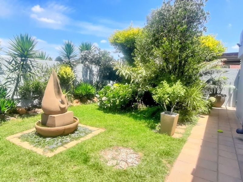 Executive Home with luxury flatlet - Birchleigh Kempton Park - Photo 7