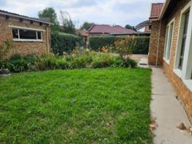 Townhouse For Sale In Kempton Park - Photo 10