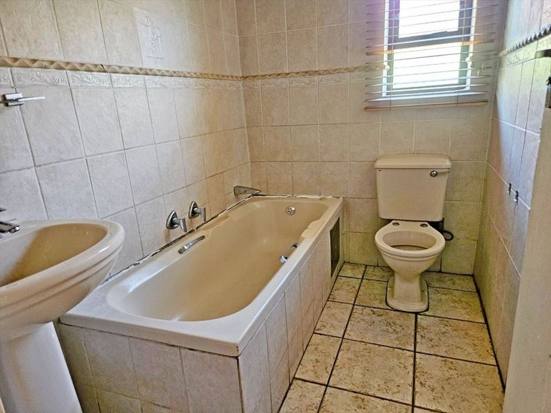 Townhouse For Sale In Kempton Park - Photo 8