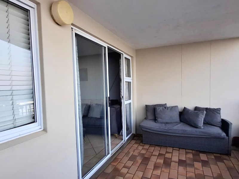 Beachfront Living - 2 Bedroom apartment - Photo 5