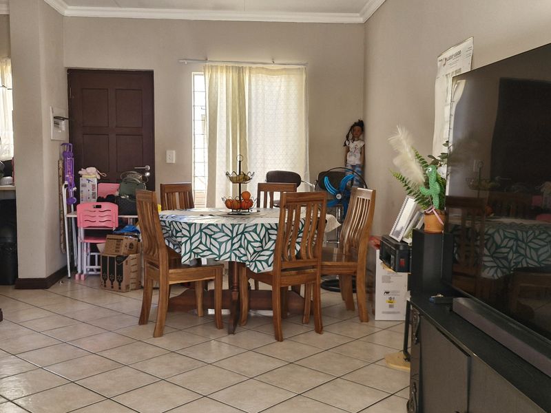 MODERN 3 BEDROOM TOWNHOUSE FOR SALE IN WILLOW PARK MANOR FOR R 1 350 000 - Photo 10
