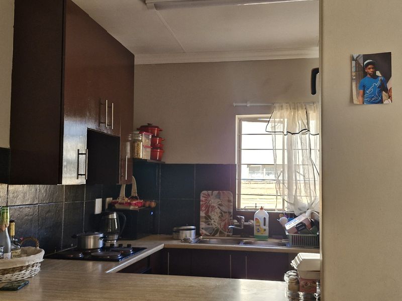 MODERN 3 BEDROOM TOWNHOUSE FOR SALE IN WILLOW PARK MANOR FOR R 1 350 000 - Photo 9