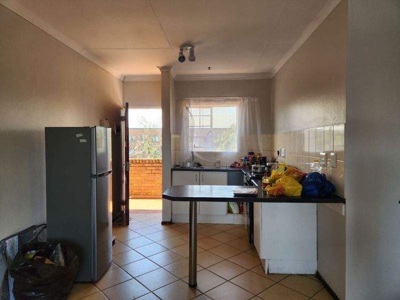SECOND FLOOR 2-BEDROOM APARTMENT FOR SALE KEMPTON PARK - Photo 4