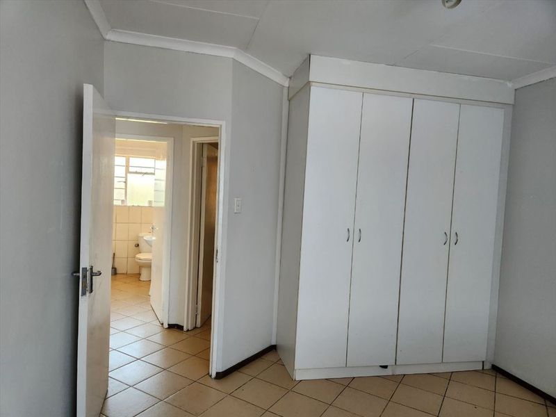 SECOND FLOOR 2-BEDROOM APARTMENT FOR SALE KEMPTON PARK - Photo 7