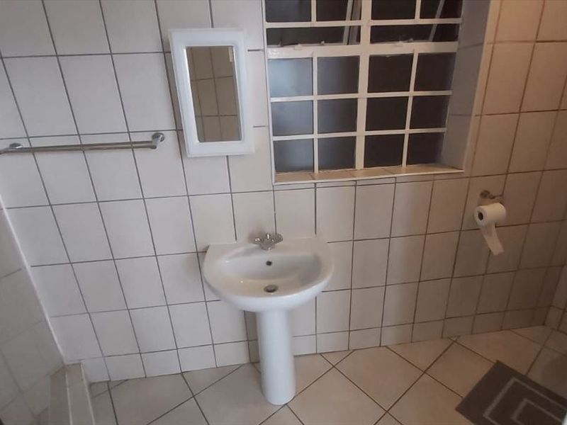 1ST FLOORUNIT FOR SALE IN KEMPTON PARK CENTRAL - Photo 5