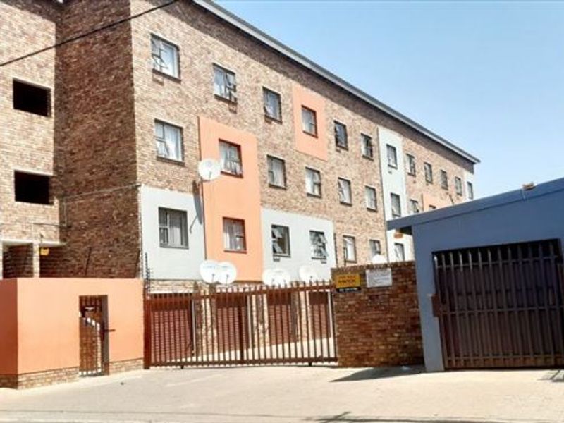 2-Bedroom Second Floor Apartment  Kempton Park - Photo 1