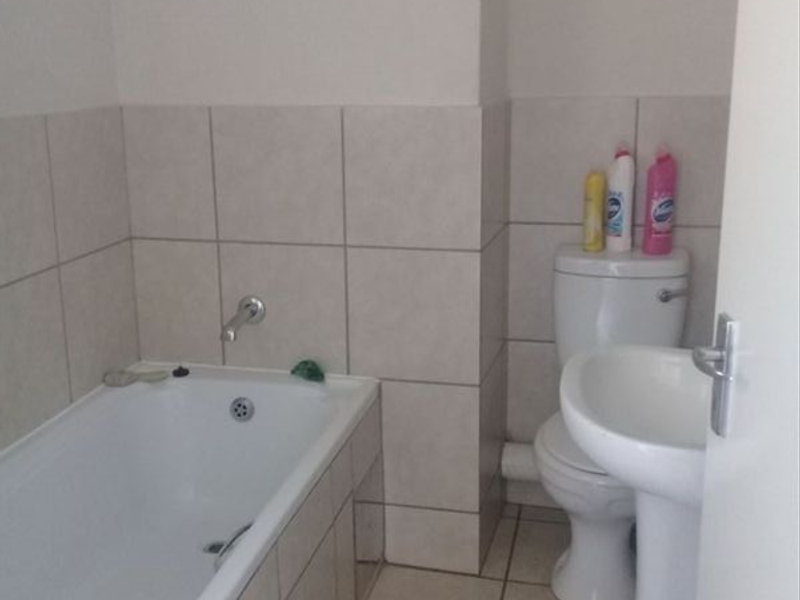 2-Bedroom Second Floor Apartment  Kempton Park - Photo 5