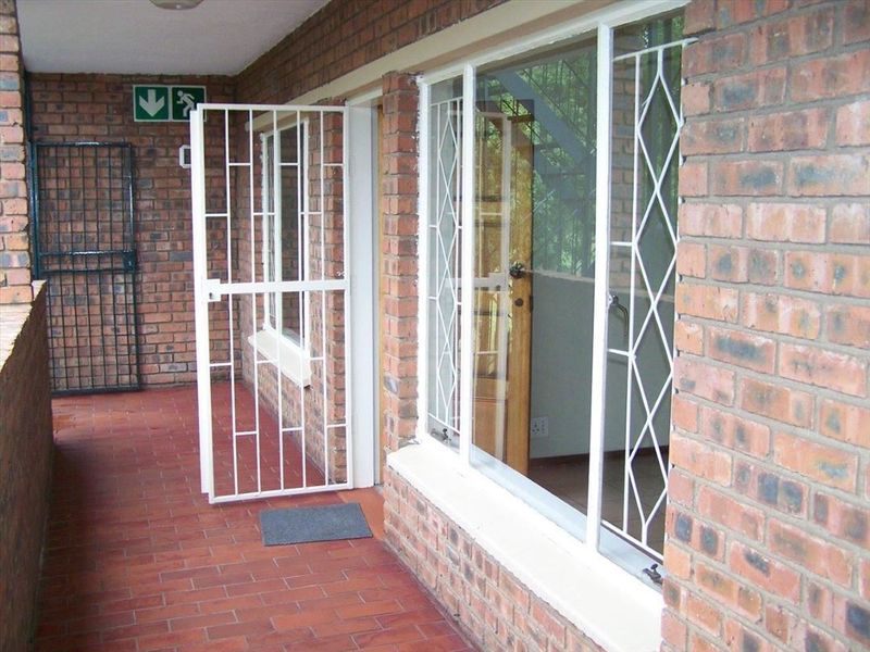 1ST FLOOR NEAT 2-BEDROOM APARTMENT FOR SALE - Photo 4