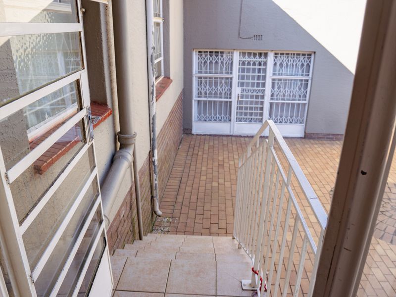 Spacious 3-Bedroom Family Home with Scenic Views in Winchester Hills! - Photo 8