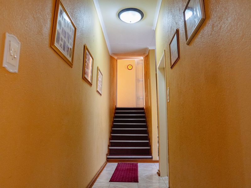 Spacious 3-Bedroom Family Home with Scenic Views in Winchester Hills! - Photo 6