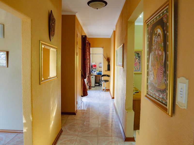 Spacious 3-Bedroom Family Home with Scenic Views in Winchester Hills! - Photo 5