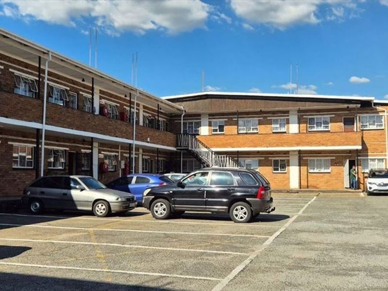 GROUND FLOOR 2 BEDROOM UNT FOR SALE IN KEMPTON PARK CENTRAL - Photo 1