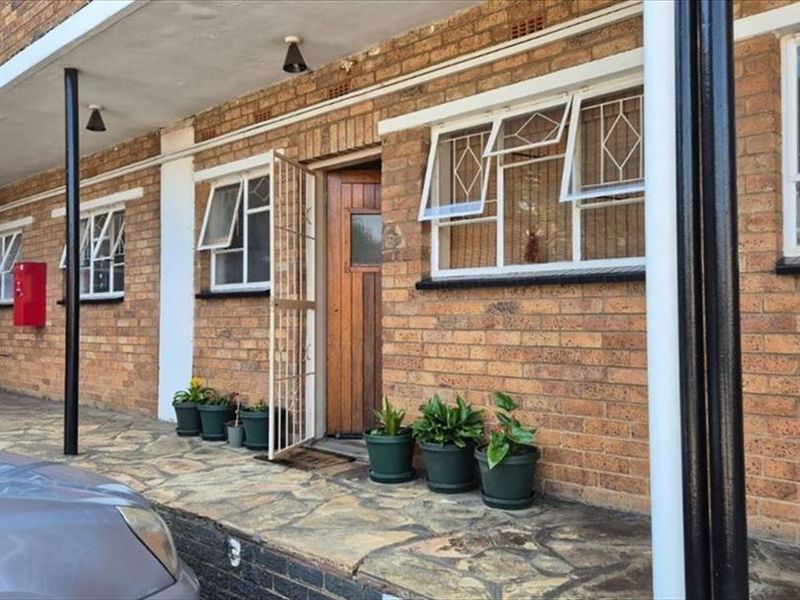 GROUND FLOOR 2 BEDROOM UNT FOR SALE IN KEMPTON PARK CENTRAL - Photo 2