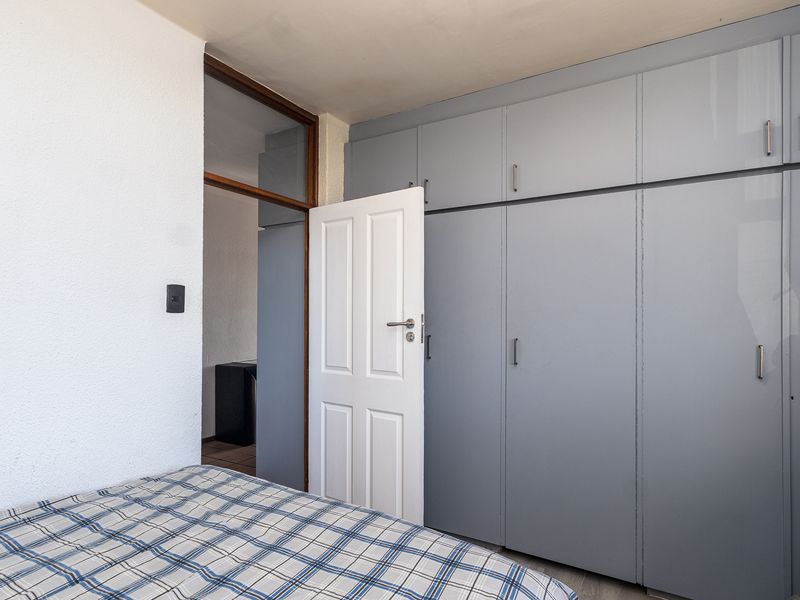 One Bedroom North Facing renovated Apartment with Mountain View - Photo 10