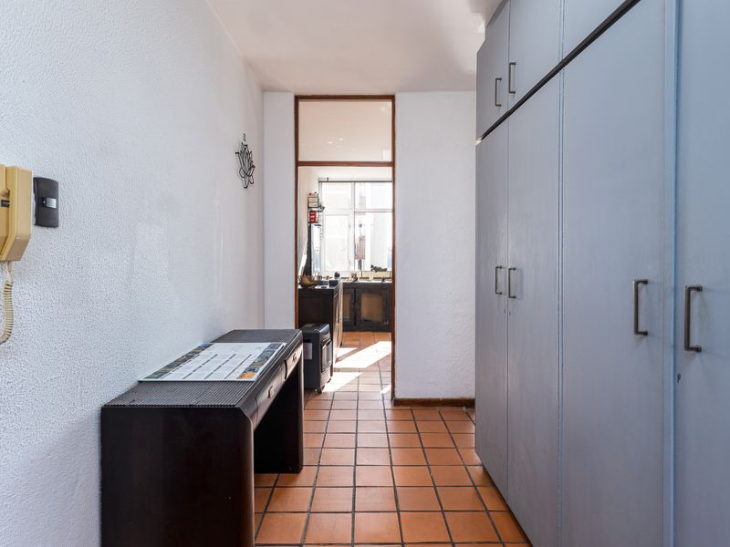 One Bedroom North Facing renovated Apartment with Mountain View - Photo 8