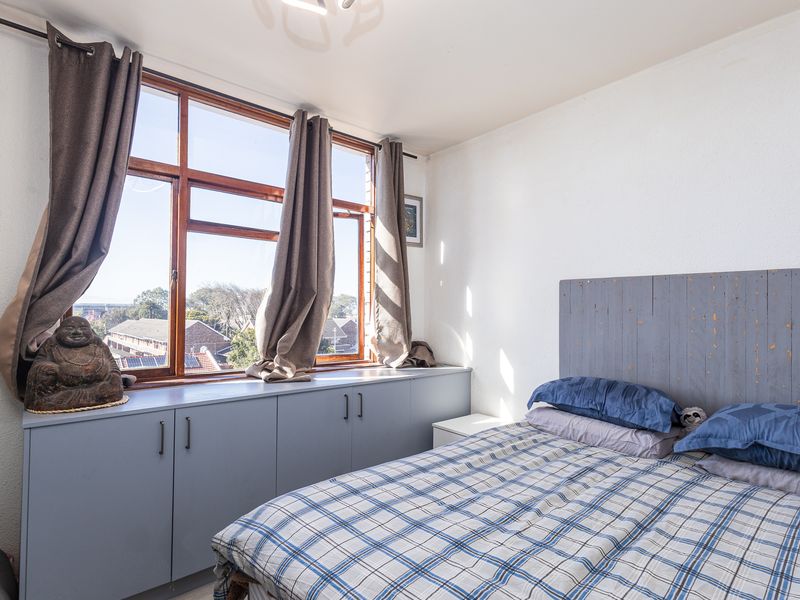 One Bedroom North Facing renovated Apartment with Mountain View - Photo 9