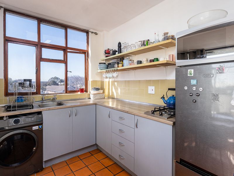 One Bedroom North Facing renovated Apartment with Mountain View - Photo 6