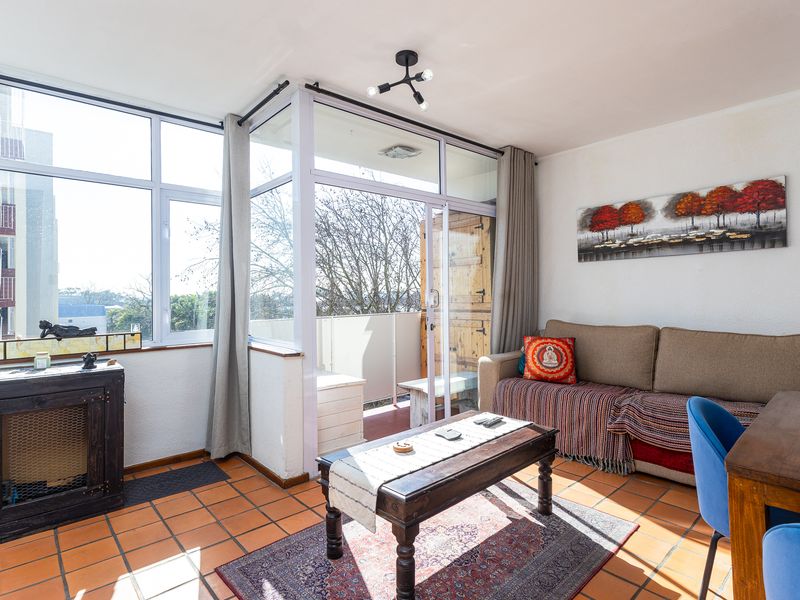 One Bedroom North Facing renovated Apartment with Mountain View - Photo 2