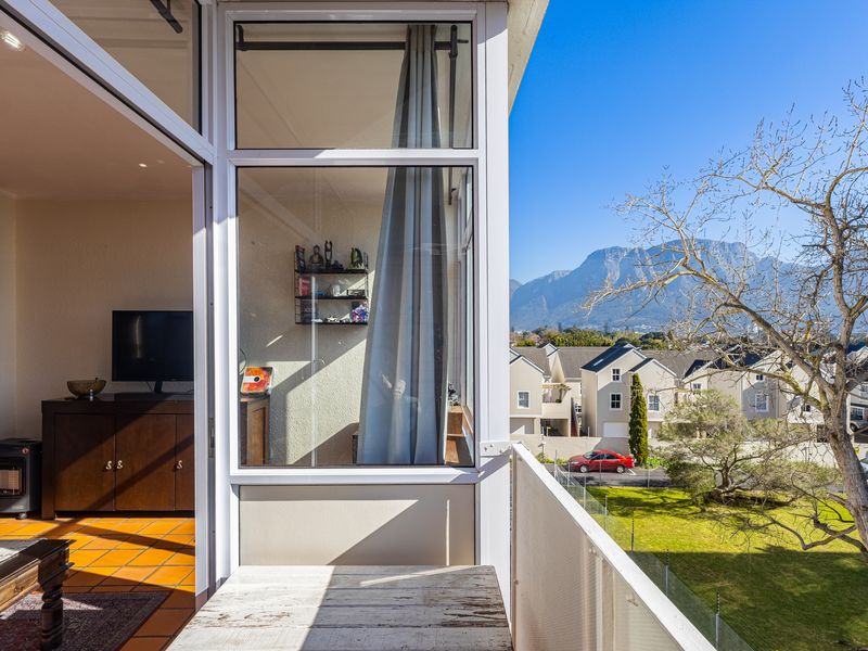 One Bedroom North Facing renovated Apartment with Mountain View - Photo 5