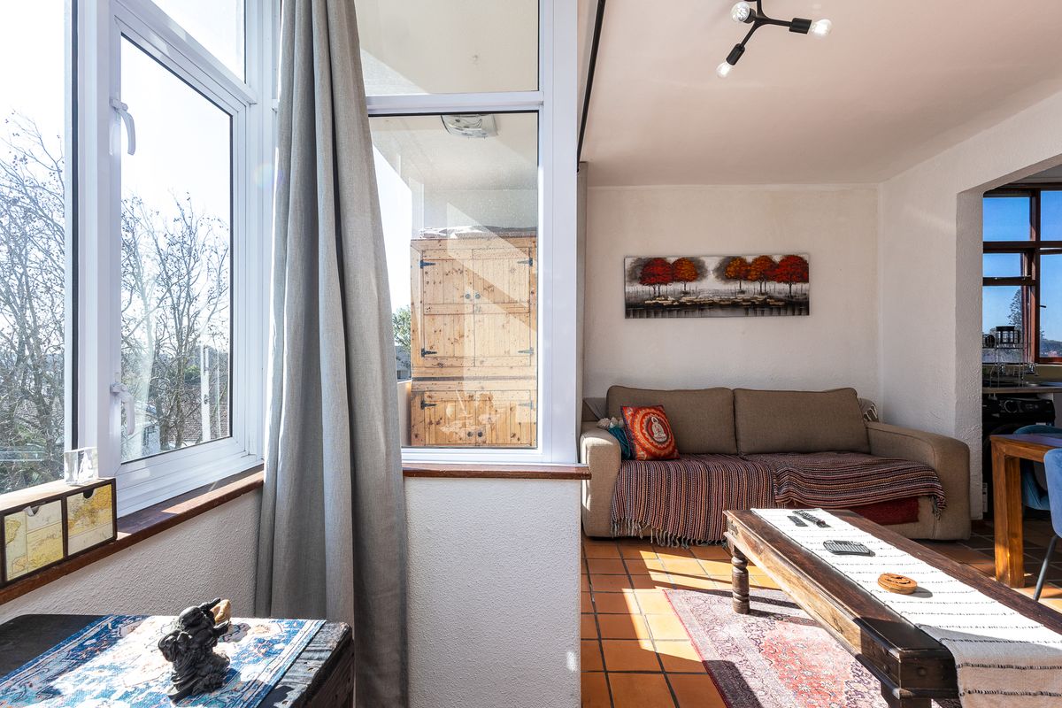 One Bedroom North Facing renovated Apartment with Mountain View - Photo 4
