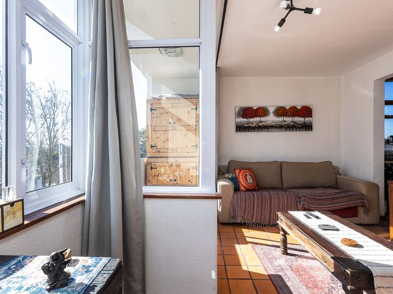 One Bedroom North Facing renovated Apartment with Mountain View - Photo 4