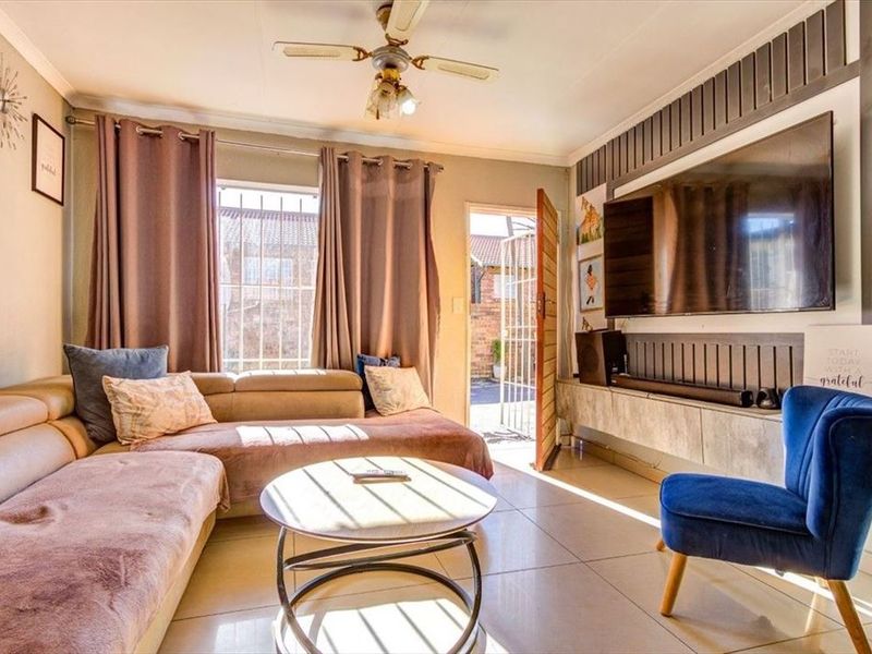 Spacious 3-Bedroom Apartment - Pet-Friendly - Photo 7