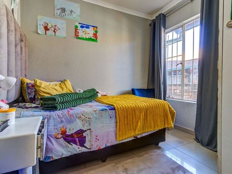 Spacious 3-Bedroom Apartment - Pet-Friendly - Photo 9