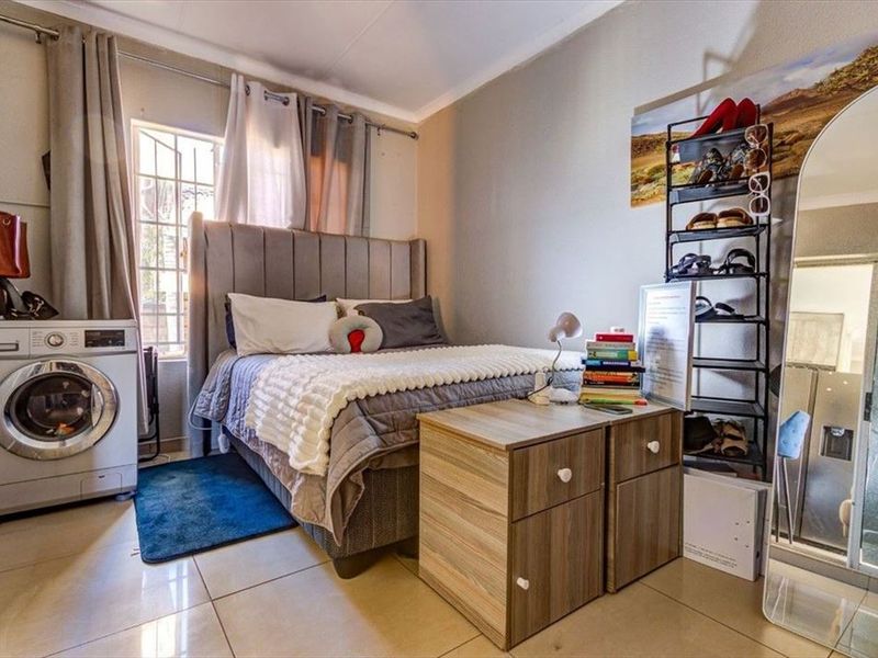 Spacious 3-Bedroom Apartment - Pet-Friendly - Photo 8