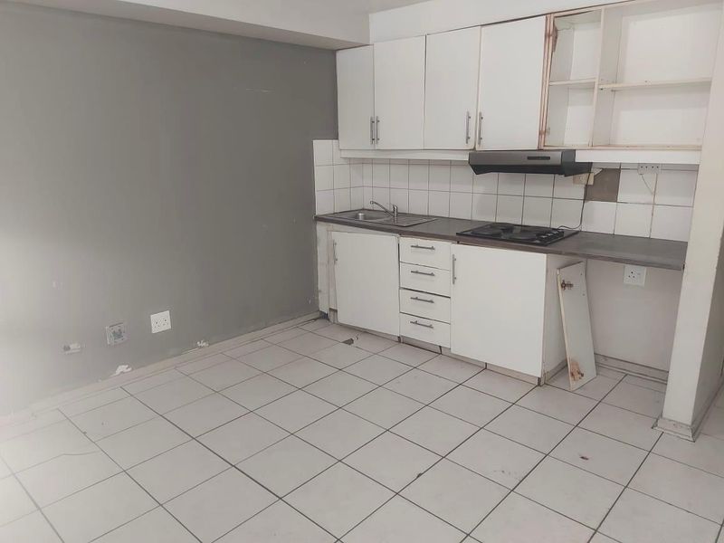 Two Bedroom Apartment to Let in central Durban - Photo 6