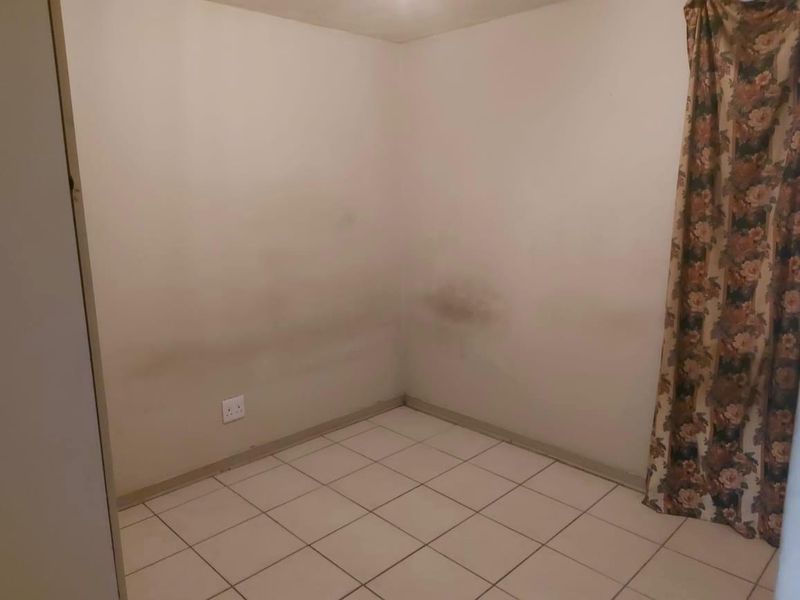 Two Bedroom Apartment to Let in central Durban - Photo 4