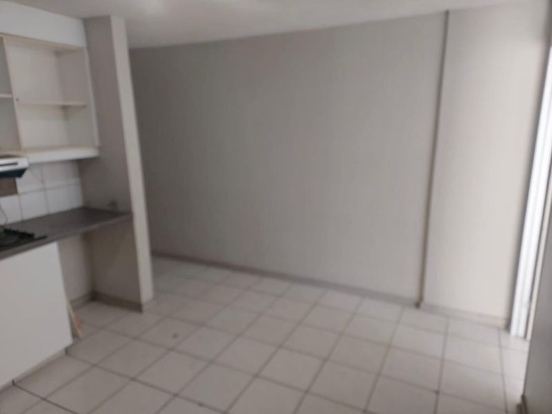 Two Bedroom Apartment to Let in central Durban - Photo 7