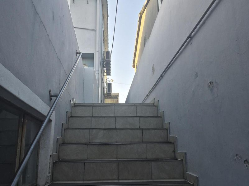 Magnificent 3-Bedroom Double-Storey Townhouse with Private Pool in Newlands - Photo 2