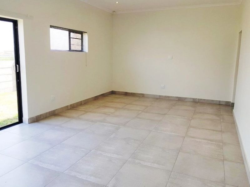 KAMMA HEIGHTS 3 BED 2 BATH HOUSE WITH DOUBLE GARAGE FOR RENT - Photo 4