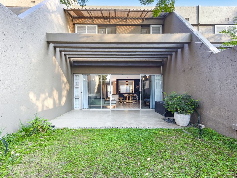 SOLAR-POWERED 2 BEDROOM TOWNHOUSE IN CRAIGHALL PARK – PRIVATE GARDEN, PET-FRIENDLY SECURE COMPLEX - Photo 2