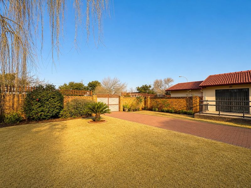 One Property. Endless Possibilities in Denne Oord - Photo 3