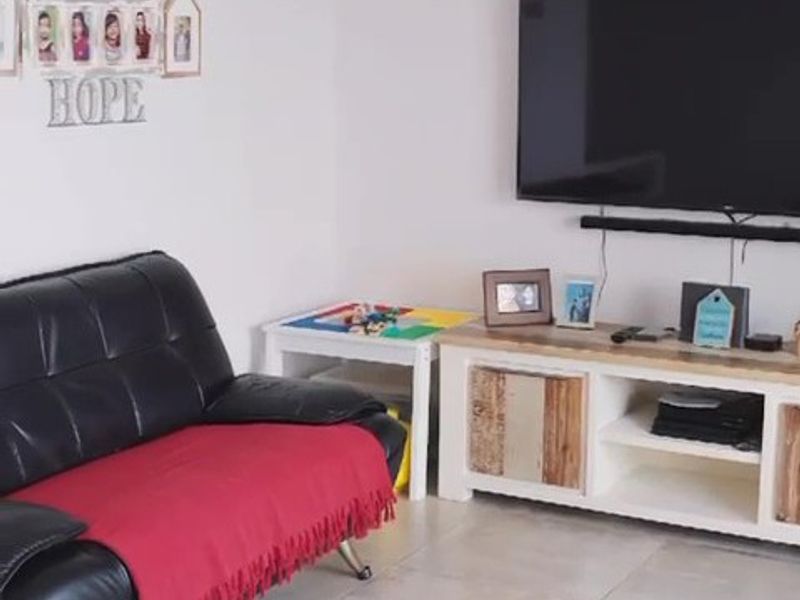 Stunning 3-Bedroom Beachfront Apartment - Photo 4