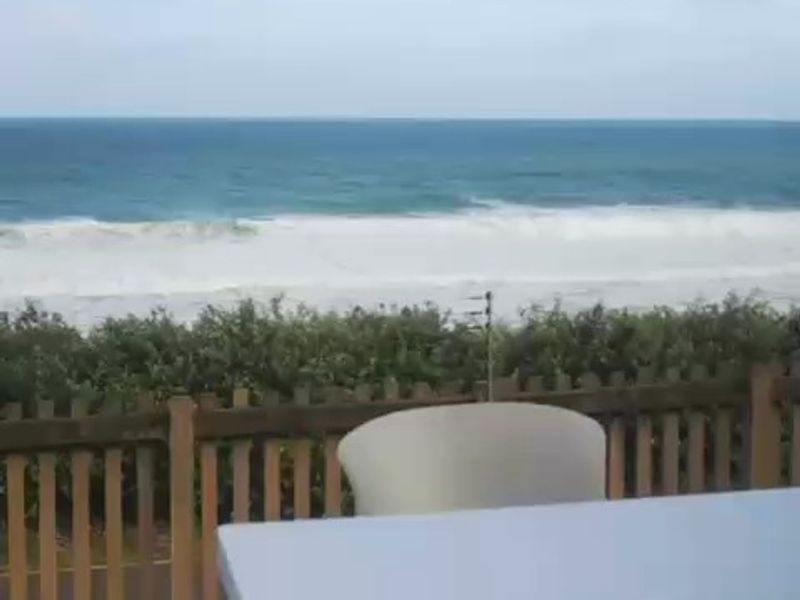 Stunning 3-Bedroom Beachfront Apartment - Photo 8