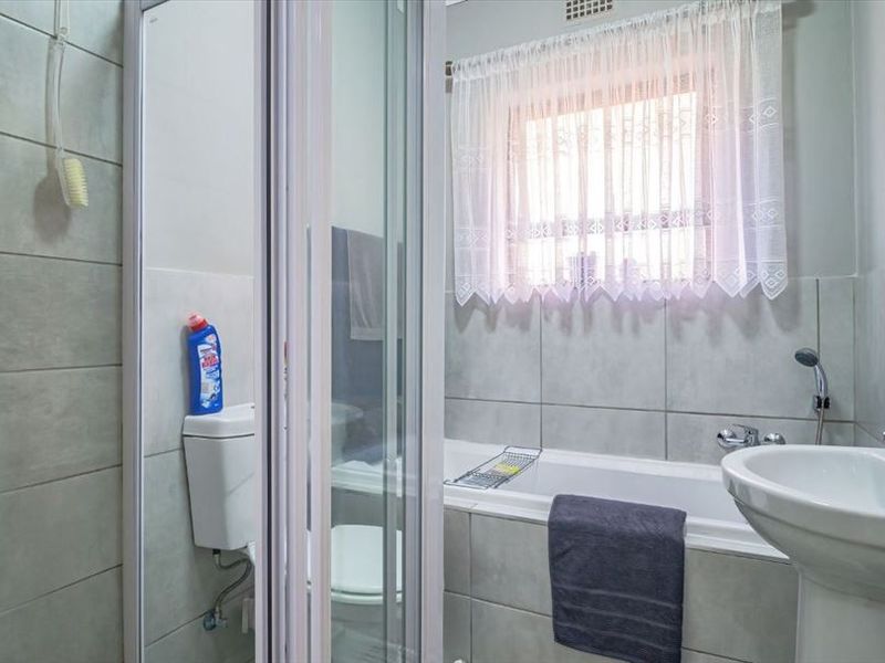 Modern Living, Peace of Mind - Photo 10