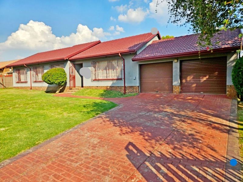4 Bedrooms on a 1,348m2 Stand! - Photo 1