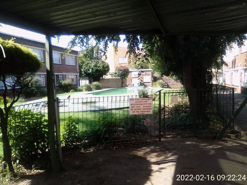 Ground Floor Unit with Pool & Garage - Photo 2