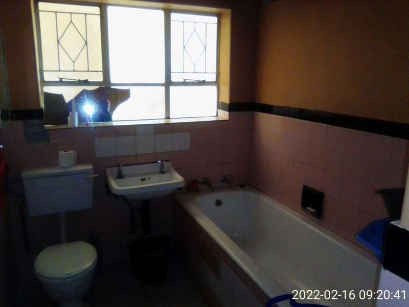 Ground Floor Unit with Pool & Garage - Photo 8