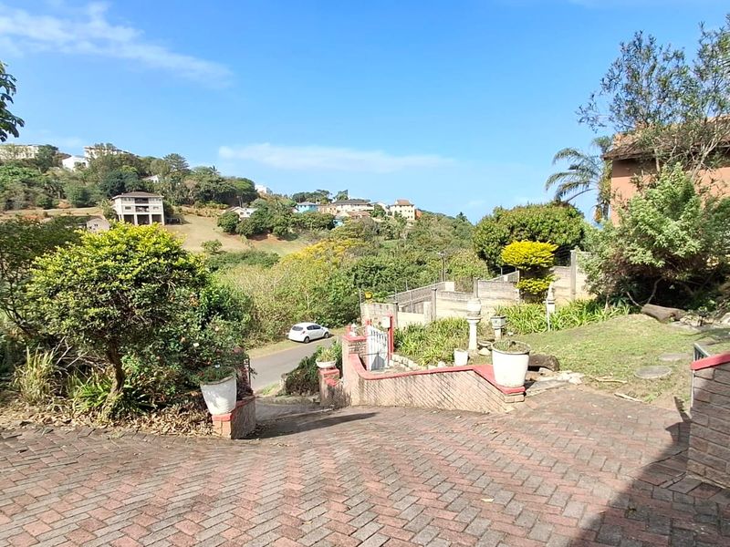 Spacious Family Home with Valley & Ocean Views in La Mercy - Photo 5