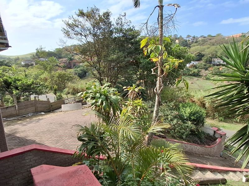 Spacious Family Home with Valley & Ocean Views in La Mercy - Photo 9