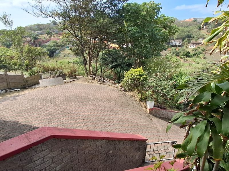 Spacious Family Home with Valley & Ocean Views in La Mercy - Photo 7