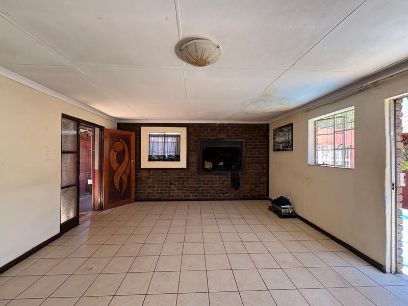 Investment Opportunity – 3 Bedroom Home with Two Income-Generating Flatlets - Photo 3