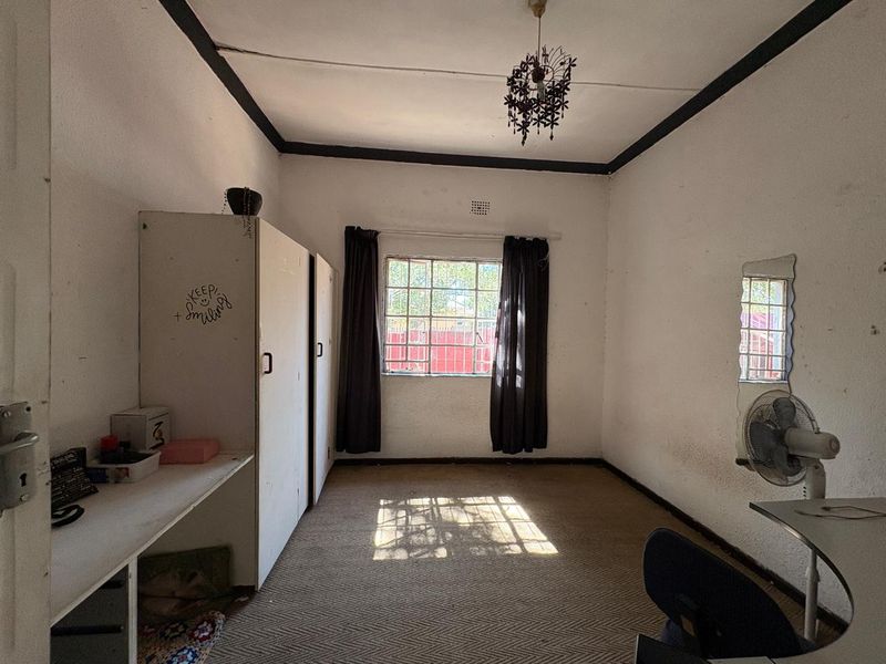Investment Opportunity – 3 Bedroom Home with Two Income-Generating Flatlets - Photo 5