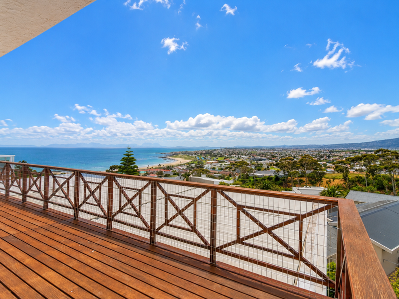 5 BEDROOM HOUSE TO RENT IN GORDONS BAY - Photo 3