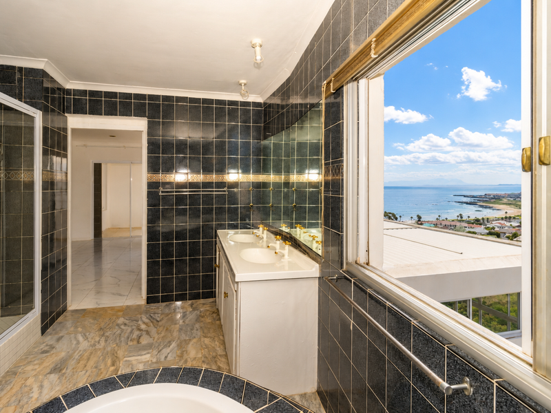 5 BEDROOM HOUSE TO RENT IN GORDONS BAY - Photo 6