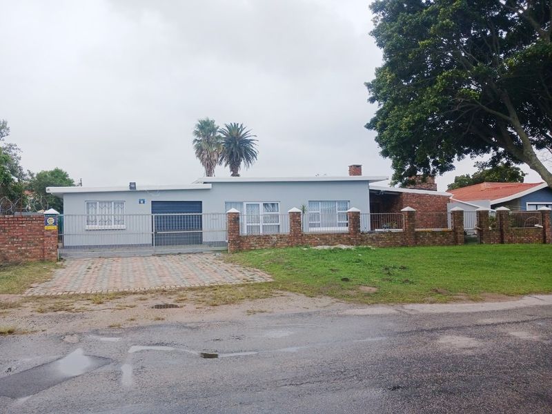 ROWALLAN PARK 3 BED 2 BATH FURNISHED HOUSE WITH SINGLE GARAGE FOR RENT - Photo 1